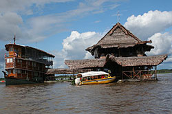 Restaurante y crucero - Iquitos Per